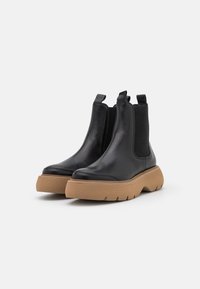Kennel + Schmenger Bottines à plateau - black