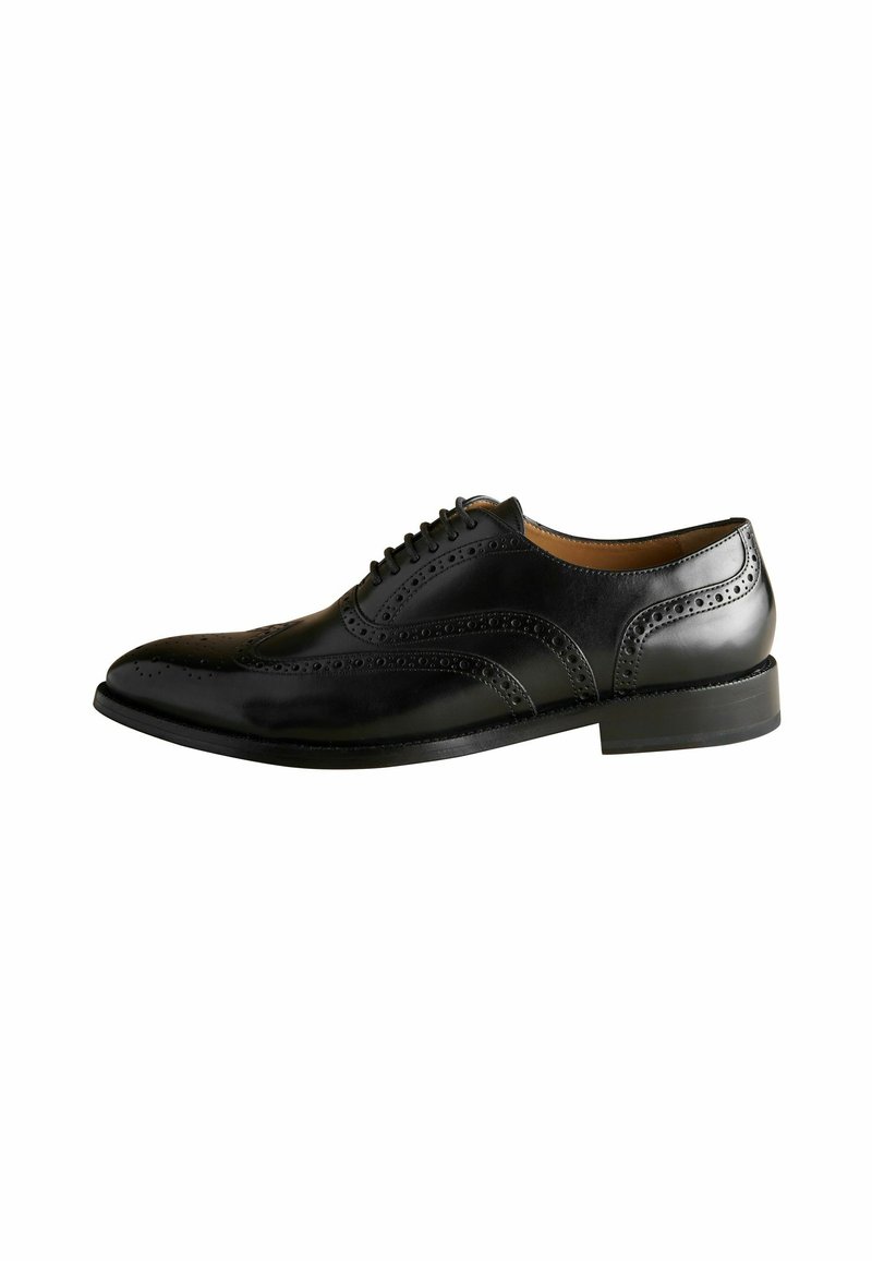 Pantofii de piele negri, cu un design clasic brogue, prezentând detalii perforate, vârf rotunjit și un toc jos și solid.