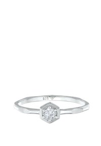 Anello d'argento con una montatura esagonale, caratterizzato da una pietra rotonda e trasparente. La fascia presenta un design testurizzato ed è contrassegnata con "925."