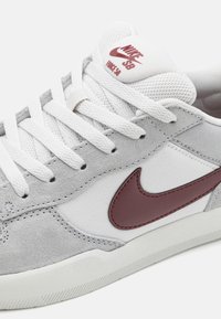 Nike SB FORCE 58 COLOR PACK - Scarpe skate - platinum tint/dark team red/wolf grey/summit white