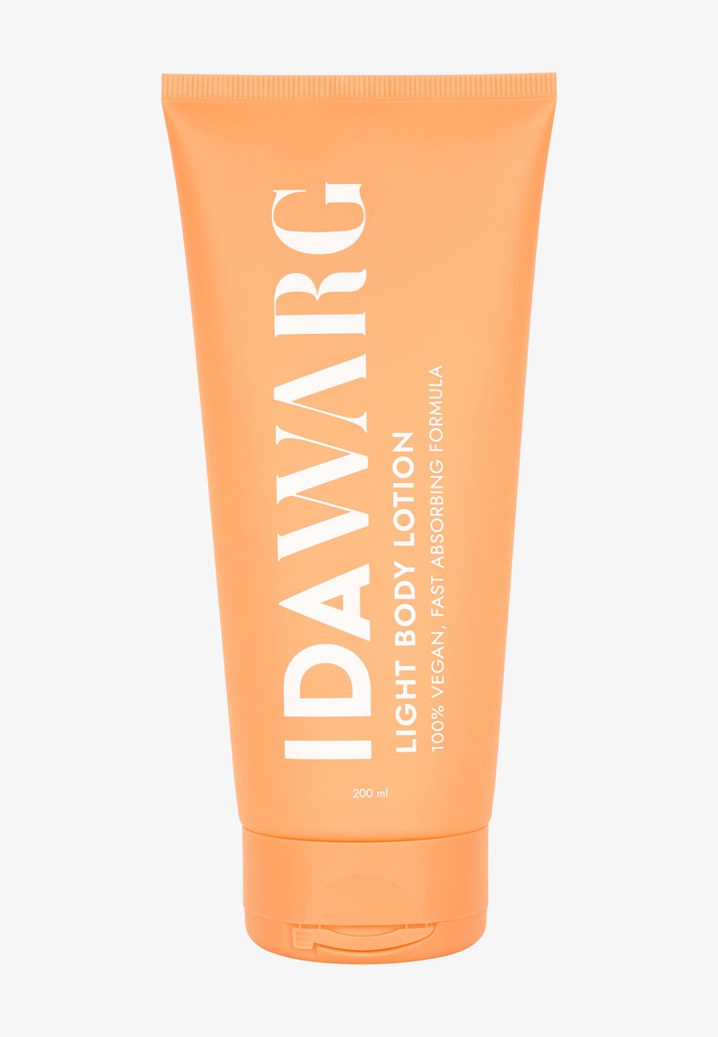 Orange tube av IDAWARG lätt kroppslotion med vit text. Innehåller 200 ml, märkt 100% vegansk, snabbt absorberande formula.