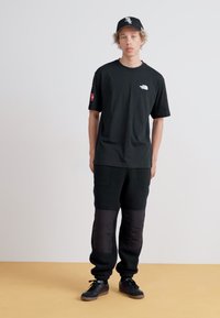 The North Face M RETRO DENALI PANT - Tracksuit bottoms - black