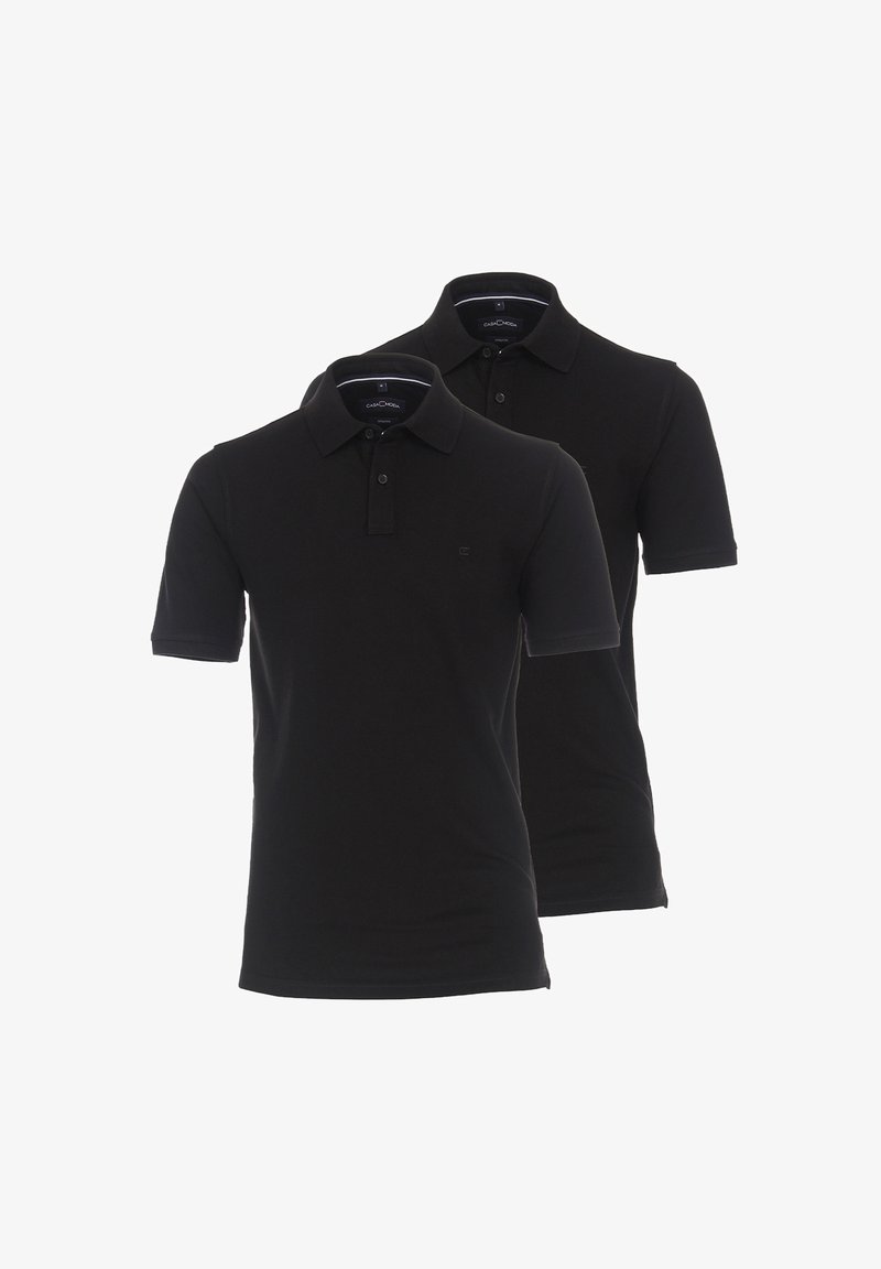 Mustat poolopaidat kauluksella ja nappilistoilla, valmistettu sileästä kankaasta. Kaksi paitaa esillä, toinen toisen edessä.