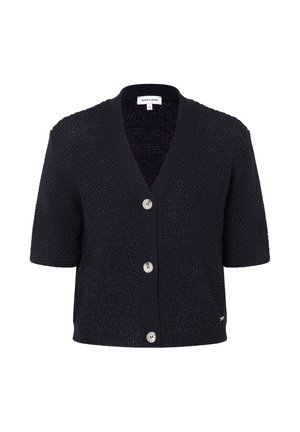 Cardigan noir en maille texturée à manches courtes avec col en V, trois boutons blancs sur le devant et une petite étiquette de marque près de l'ourlet.