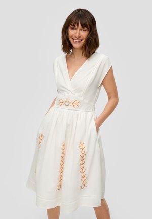MIT STICKEREIEN - Jurk - ecru