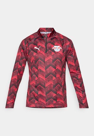 Crvena i crna jakna dugih rukava s rajsferšlusom, s uzorkom riblje kosti, koja na prsima ima Puma logotip i grb RB Leipziga.