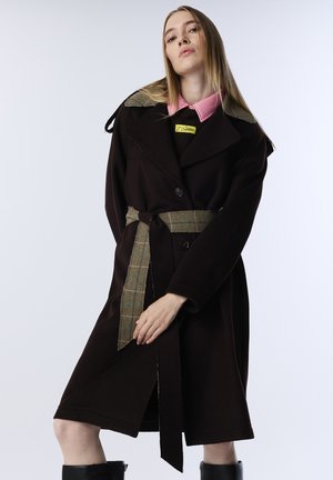 WITH PRINTS - Mantel - brown