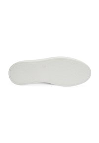 Weiße Sneaker-Sohle mit einem strukturierten Muster, hergestellt aus Gummi. Verfügt über eine glatte Oberfläche mit runden und ovalen Vertiefungen für besseren Halt.