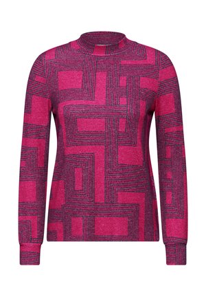 Pull rose à manches longues avec un motif géométrique de lignes sombres, un col montant et un tissu texturé avec une silhouette ajustée.