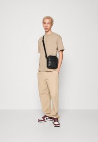 Carhartt WIP CALDER PANT - Kalhoty - beige