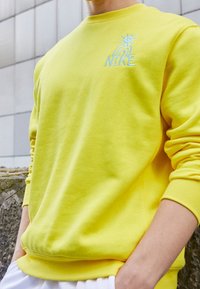 Nike Sportswear Sweatshirt - yellow