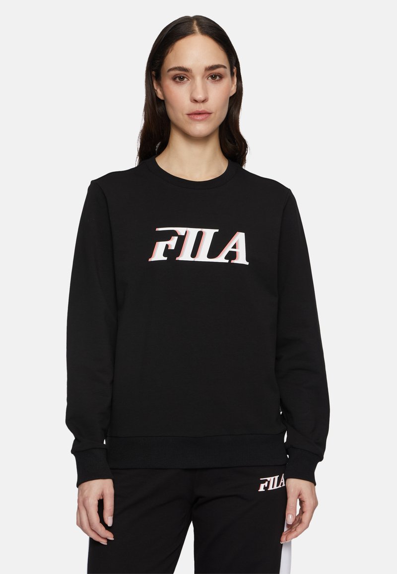 Musta collegepaita, jossa on pyöreä kaula-aukko, pitkät hihat ja resorit. Rinnassa on valkoinen ja punainen "FILA" -logo.
