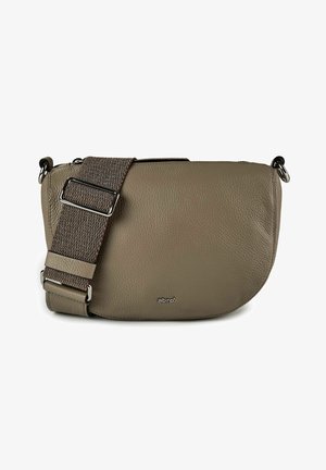 Sac bandoulière en cuir taupe avec une large sangle en tissu ajustable et un petit logo de marque en métal au centre avant.