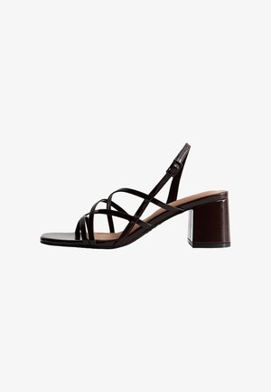 Sandalo donna nero con cinturini, punta aperta, cinturino alla caviglia regolabile e tacco a blocco.