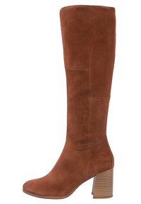 Botte haute en daim marron jusqu'au genou avec talon bloc et bout arrondi, texture lisse et panneaux simples cousus.