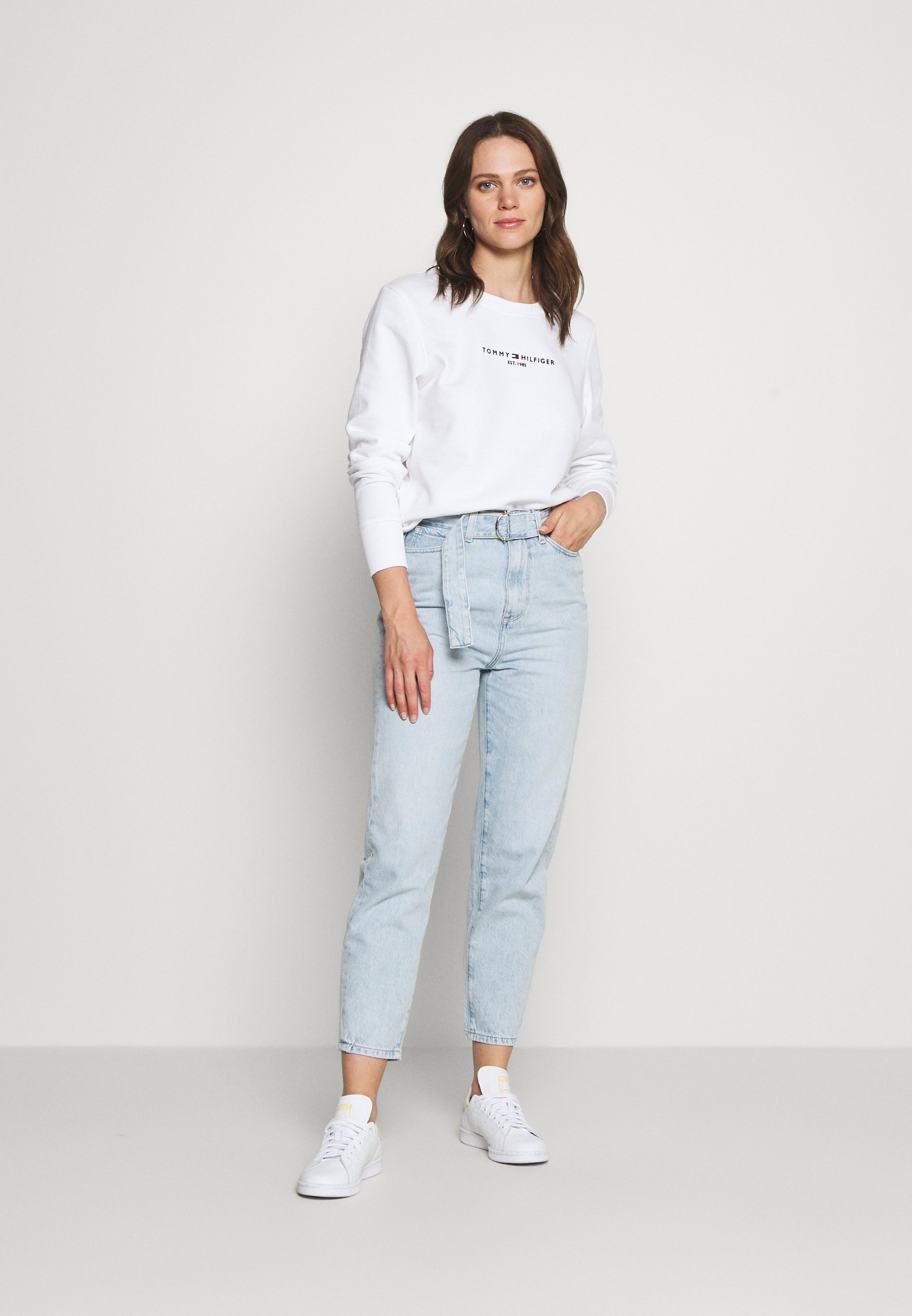 Tommy Hilfiger REGULAR - Sudadera - white/blanco - Zalando.es