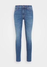 Hubené džíny vyrobené z světle modrého denimového materiálu, s klasickým pětiboxovým designem, poutky na opasek a zapínáním na knoflík. Hladká textura po celém povrchu.