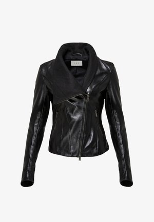 Veste en cuir noire asymétrique à fermeture éclair, avec grand col en tissu et deux poches zippées à l'avant, cintrée à la taille.