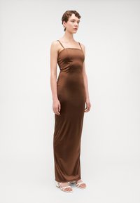WAL G TALL AUTUMN WEDDING BELLA STRAPPY MAXI - Dzsörzéruha - chocolate brown