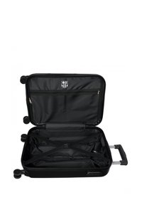 Czarna walizka na kółkach z twardą powłoką i podwójnym zamkiem błyskawicznym. Wnętrze wyposażone w krzy żujące się paski, siatkową kieszeń oraz gładko toczące się kółka.