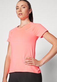 Puma RUN CLOUDSPUN SS TEE W - T-skjorte til trening - sunset glow