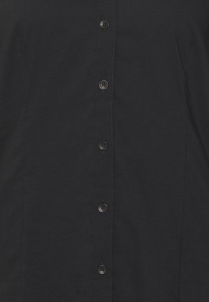 Schwarzes Hemd mit durchgehender Knopfleiste und sechs vertikal angeordneten schwarzen Knöpfen auf einfarbigem Stoff.