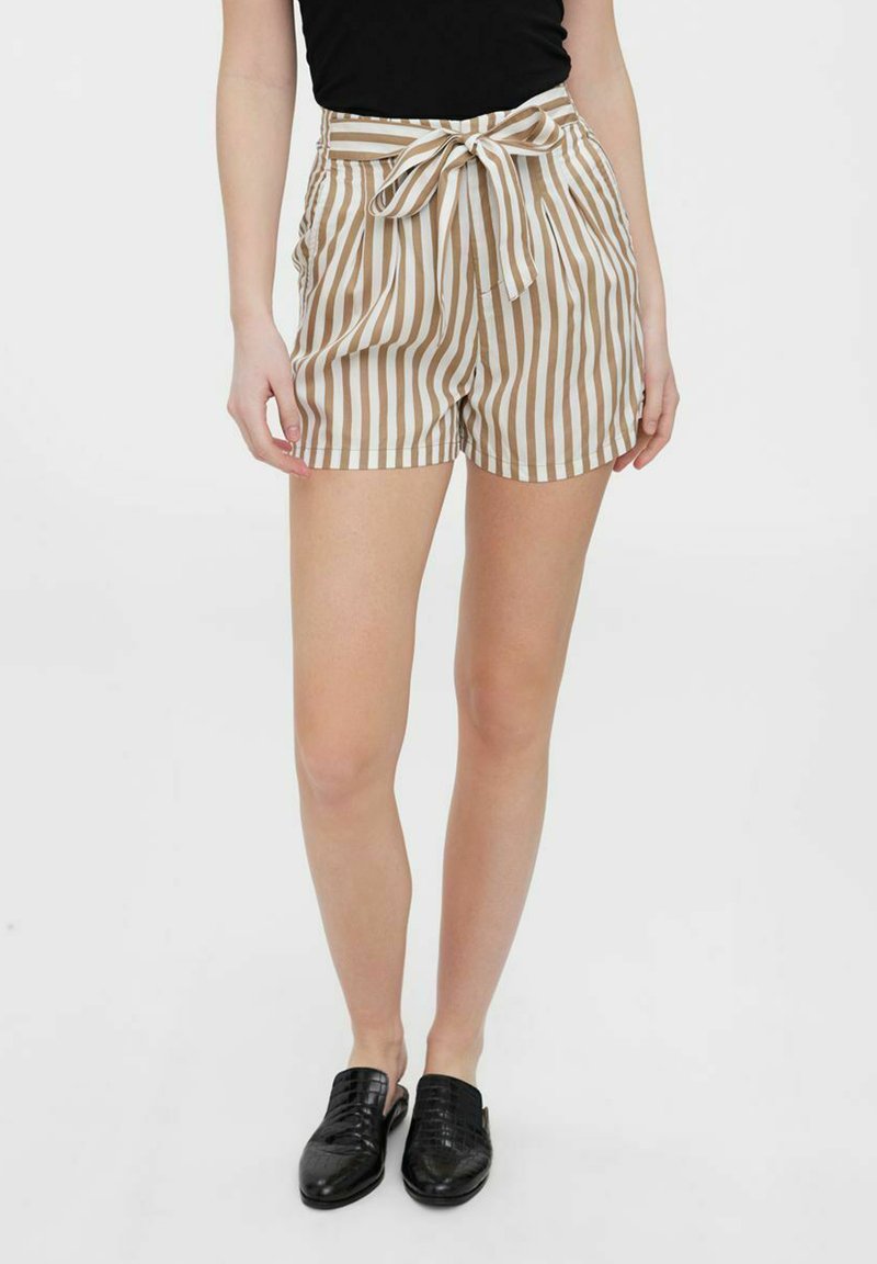 Vero Moda - MIA HR SUMMER GA NOO - Shortsit - silver mink, Suurenna