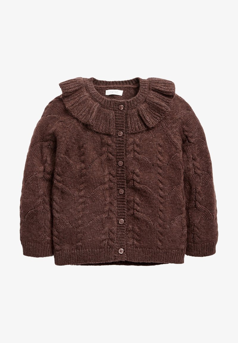 Cardigan bébé tricoté marron avec motifs torsadés, boutonnage devant, manches longues et col à volants.