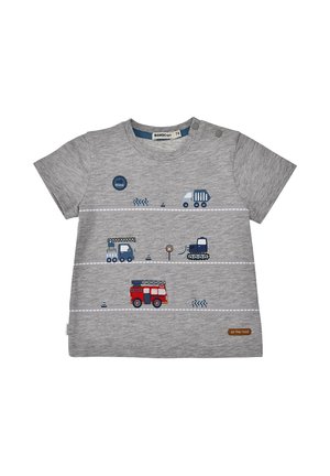 Graues Kleinkind-T-Shirt mit kurzen Ärmeln, das blaue und rote Bau- und Rettungsfahrzeuge auf drei Straßenstreifen vorne zeigt.