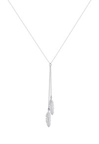 Silverhalsband med två fjädrar i hängande pendlar. Texturerade fjädrar hänger från en smal kedja och visar upp en delikat design och finish.