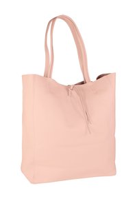 Roze leren totebag met twee lange handvaten, een nonchalant ontwerp, bovenaan sluiting met trekkoord en een getextureerd oppervlak.