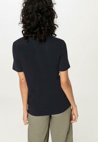 hessnatur T-shirt basic - schwarz