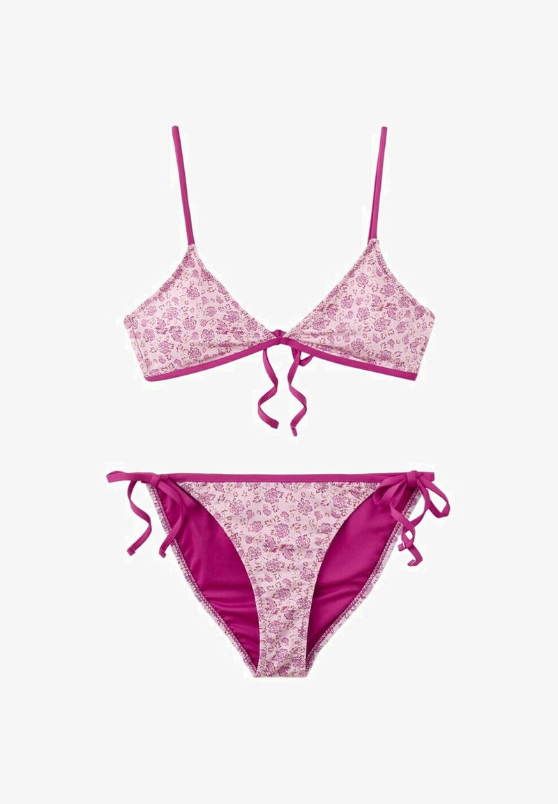 Pink bikini med blomsterprint, trekantet top og sidebindebund, med solid magentafarvet kant og justerbare skulderstropper.