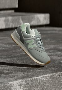 Unselected, lone star grey/bayberry