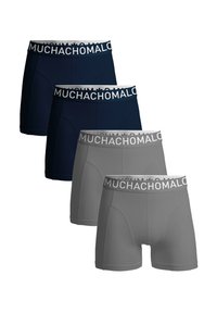 Négy pár boxer alsónemű: két sötétkék és két szürke. Mindegyiken puha elasztikus derékrész található, fehér "MUCHACHOMALO" felirattal. Simább textúra.