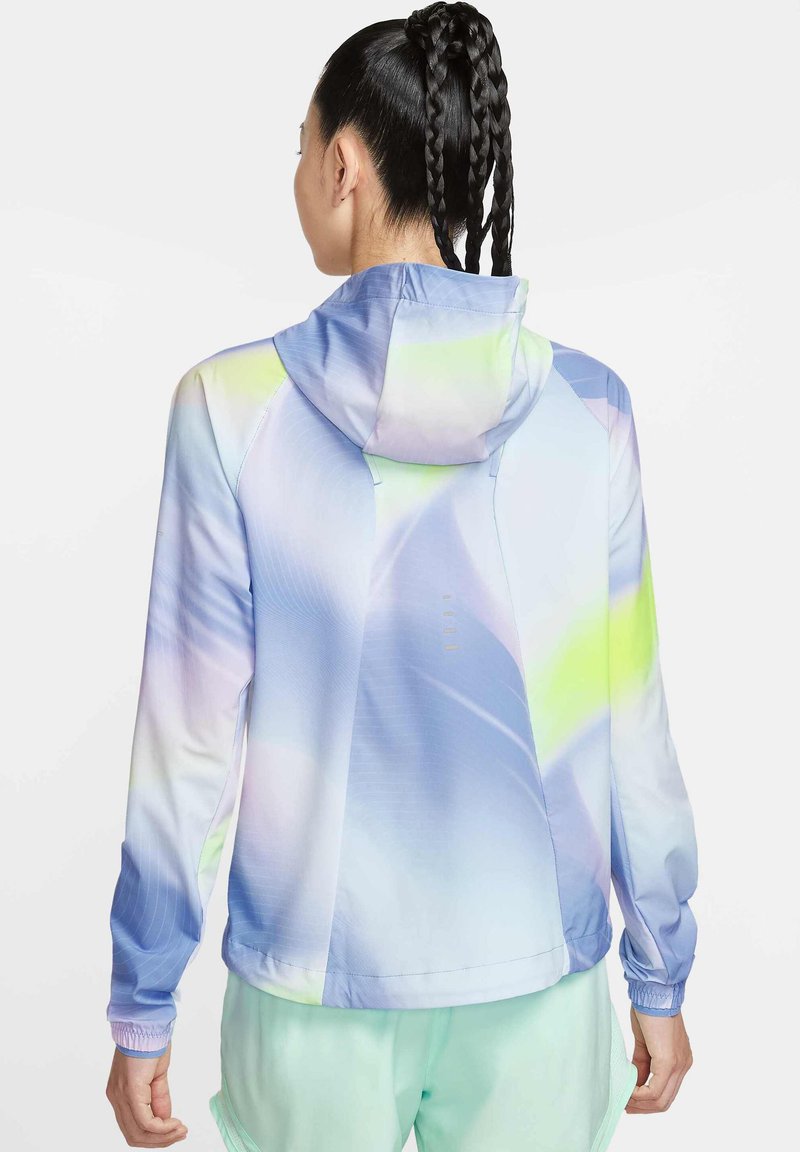 Lichte, gewatteerde jas met capuchon in pastelblauw en -groen tinten met een soepele textuur, voorzien van een geometrisch bedrukte print en elastische manchetten.