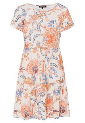 Robe à motifs floraux en tissu léger avec des manches courtes, un col rond et une jupe à volants. Présente des teintes vives de pêche, bleu et vert.