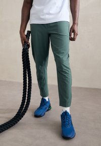 Nike Performance UNLIMITED PANT - Treningo apatinė dalis - vintage green/black