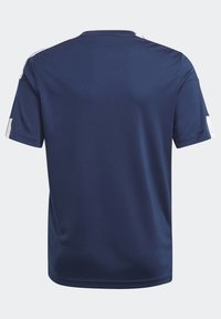 Tmavě modré tričko s krátkým rukávem, hladká, vlhkost odvádějící látka, kulatý výstřih, s bílými akcenty na ramenou.