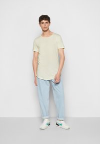 Lee SHAPED TEE - T-shirt básica - canary green