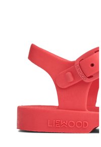 Raudoni gumos sandalai su tekstūruotu padu, reguliuojamu dirželiu ir išgraviruotu "LIEWOOD" logotipu šone.