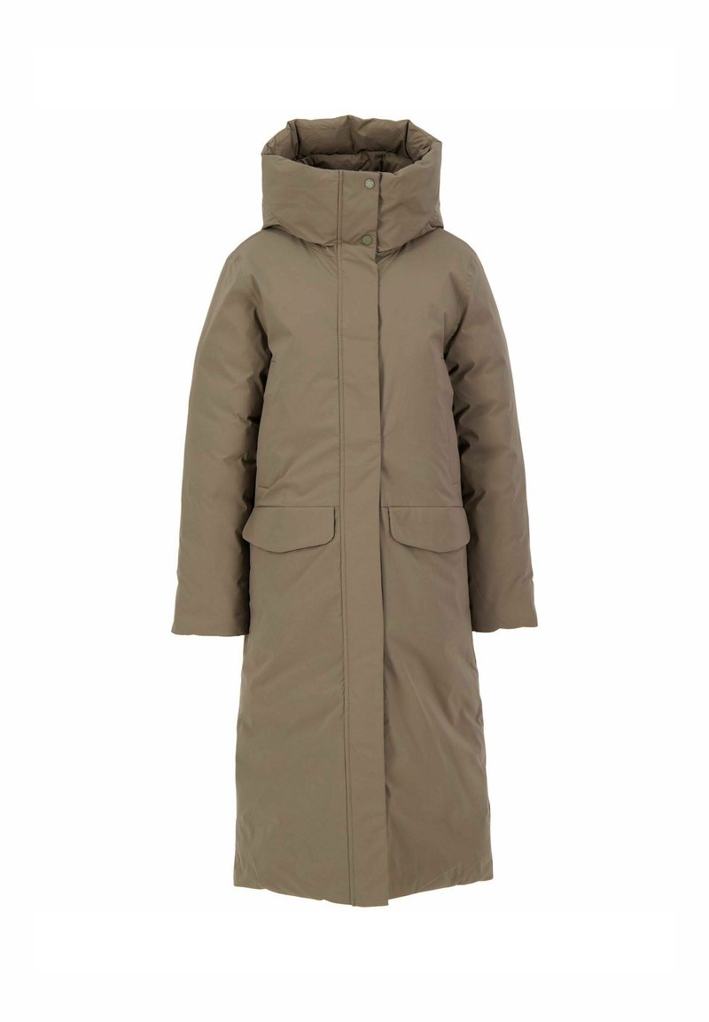 Khaki pufferjas met hoge kraag, drukknoopsluiting en twee voorkruiden. Lange silhouette, doorgestikte textuur en strakke ontwerp.