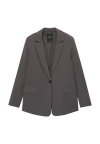 Blazer gris charbon à un seul bouton avec revers à cran, deux poches à rabat et manches longues, présenté à plat sur un fond blanc.