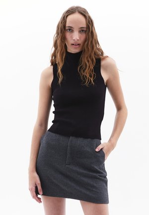 MIT ROLLKRAGEN - Toppi - black