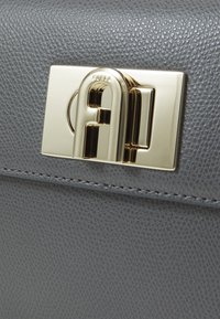 Furla MINI TOP HANDLE - Sac à main - grey