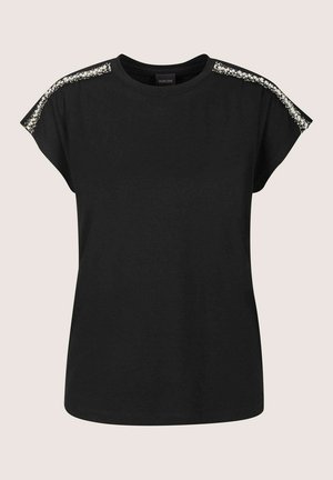 Zwart katoenen T-shirt met korte mouwen, voorzien van een decoratieve kralenaccent langs de schoudernaden. Ronde halslijn, ontspannen pasvorm.