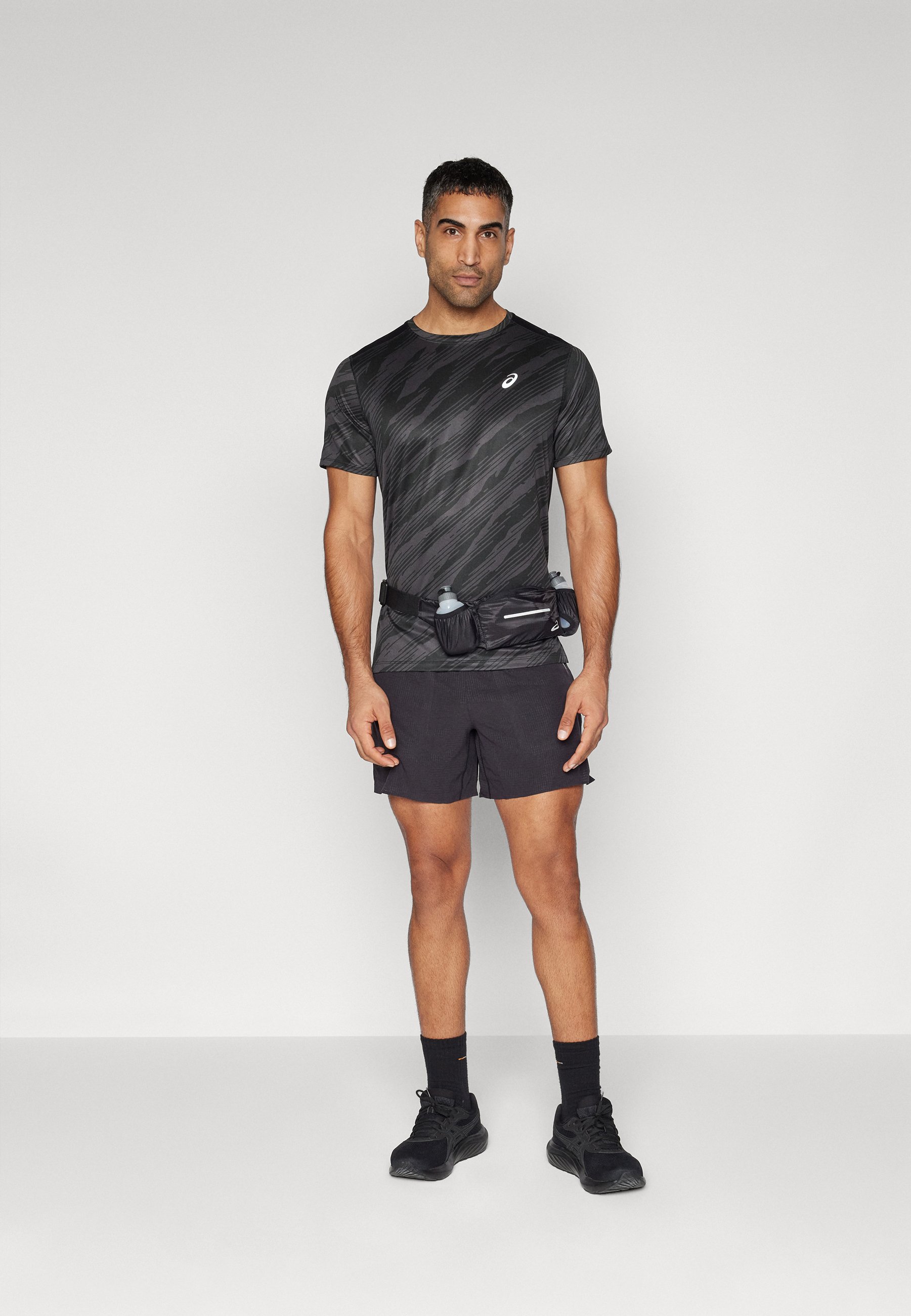 ◆Odd Studio◆ Sporty Nylon Football Overfit T-Shirt BLACK Koszulka męska ON RUNNING Graphic-T czarny – Adventure Sports