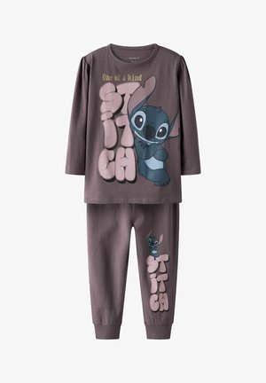 Vaikiškas rudas pižamos komplektas su ilgomis rankovėmis, ant kurio užrašytas animacinio veikėjo Stitch vaizdas ir tekstas „Vienetinis Stitch“ ant viršutinės dalies ir kelnių.