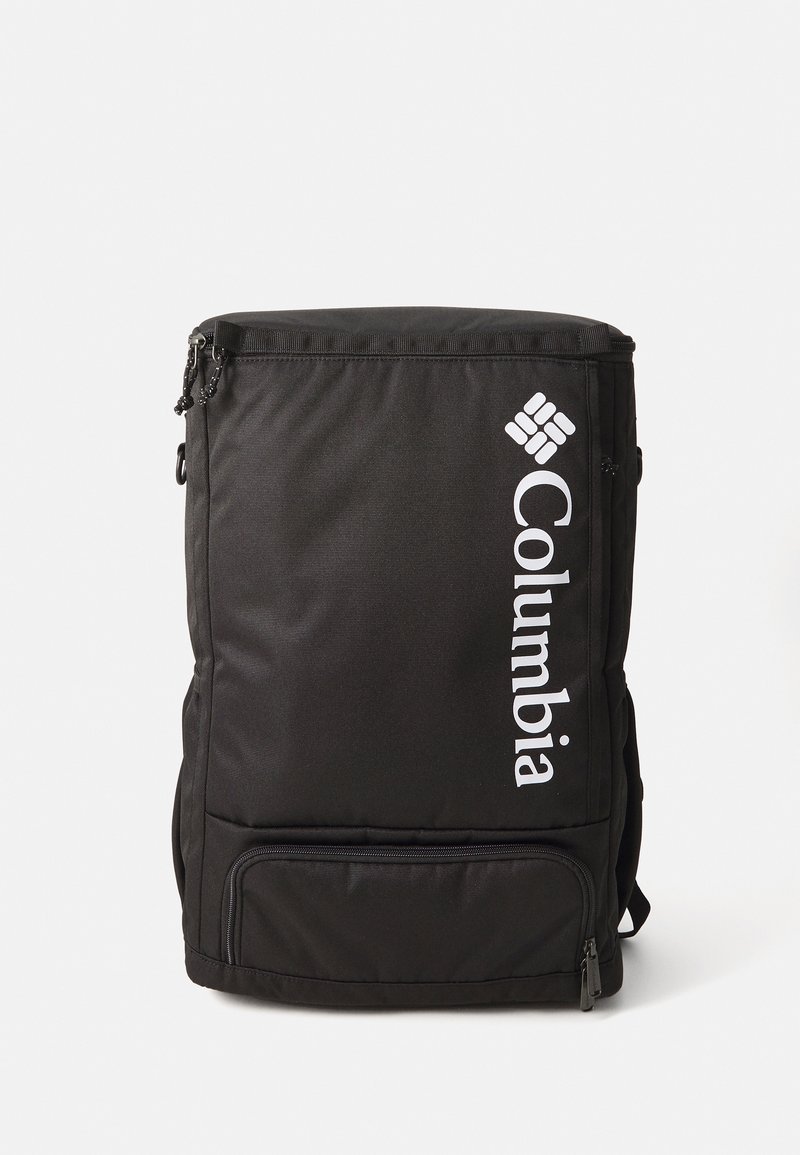 Zaino nero con tessuto morbido, scomparti con cerniera, logo Columbia in bianco, forma rettangolare, spallacci regolabili e design ergonomico.