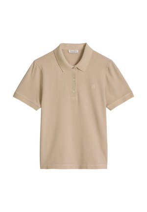 Beiges Poloshirt mit kurzen Ärmeln, zwei Knöpfen, einem Kragen und einem kleinen bestickten Logo auf der linken Brust.